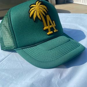 La trucker hat